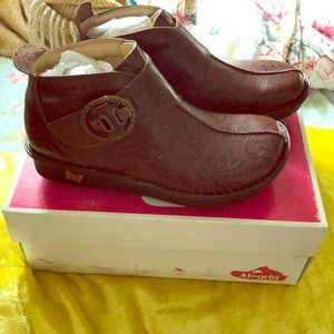 Allegria size 36 women’s shoes (never worn)